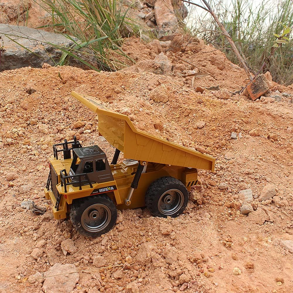 Camion volquete de juguete a control remoto escala 1/18 4WD Cabina de metal RC Camión de construcción 2.4G Camión volquete RC Vehículo de juguete de construcción de 6 canales con luz LED