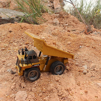 Camion volquete de juguete a control remoto escala 1/18 4WD Cabina de metal RC Camión de construcción 2.4G Camión volquete RC Vehículo de juguete de construcción de 6 canales con luz LED